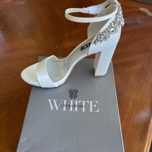 Vera Wang Embellished Heels Ivory size 9.5